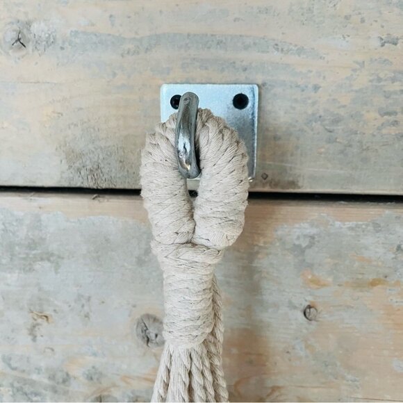 Macrame plant hanger - Picture 2 of 6